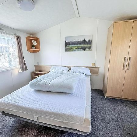 6 Berth Staycation Caravan Nearby Clacton-On-Sea In Essex Ref 26254E Exteriör bild